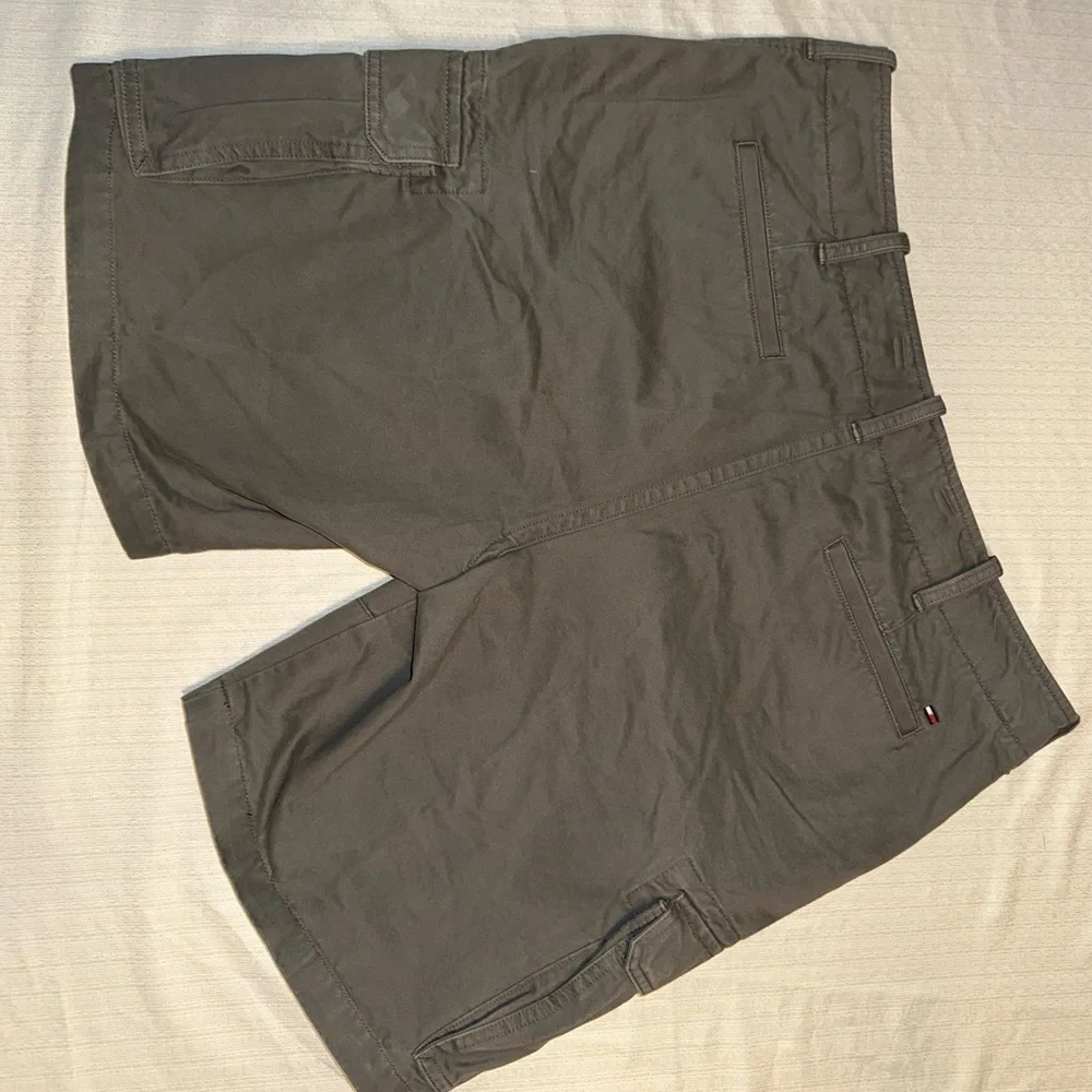 Tommy Hilfiger Gray Cargo Shorts with Relaxed Fit